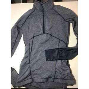 Lululemon Kriss Cross 1/2 zip- size 6